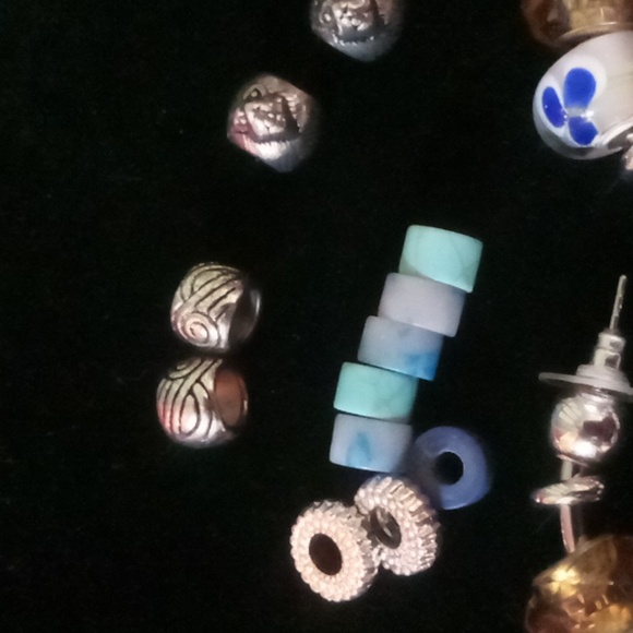 Glass beaded charm earrings . Interchangable beads 3/4 hoop. Stainless steel - Picture 7 of 8